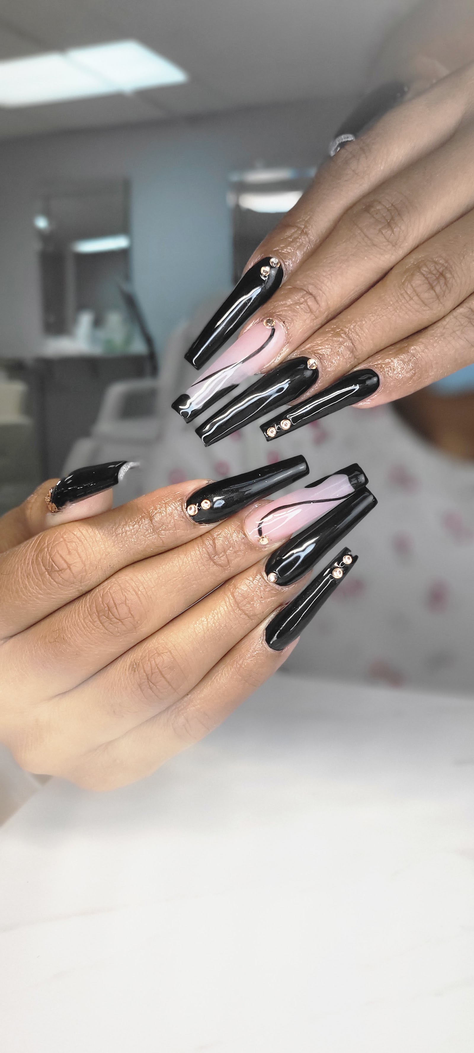 Azari Nails & Beauty Bar nail photo 3